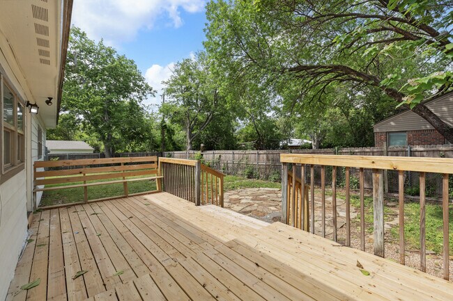 Building Photo - 4016 Winfield Ave