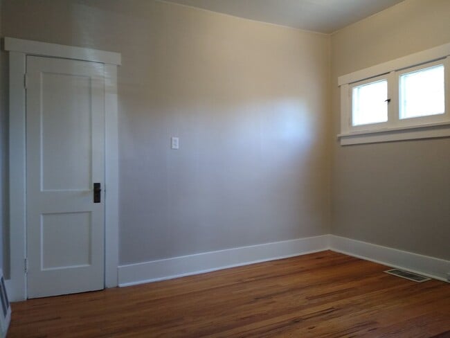 Building Photo - DU Charming 1920's Bungalow 2 Beds 1 Bath  Available Now