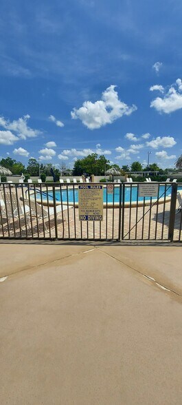 Building Photo - 7430 Lake Breeze Dr