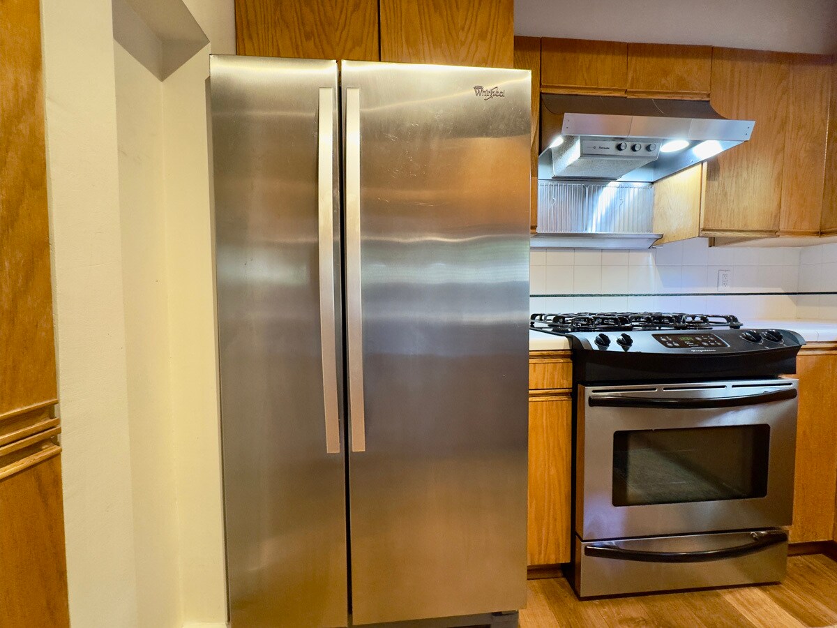 Building Photo - 6583 Valley View Rd