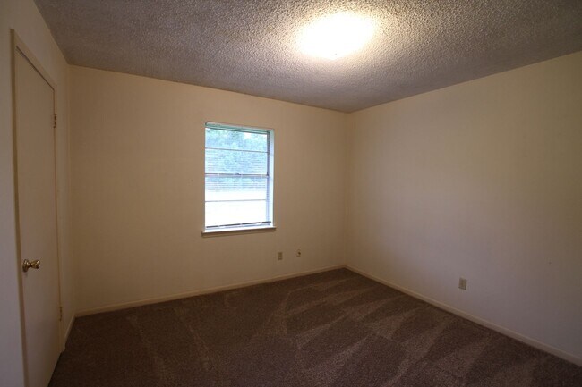 Building Photo - 12414 Cimmarron Dr