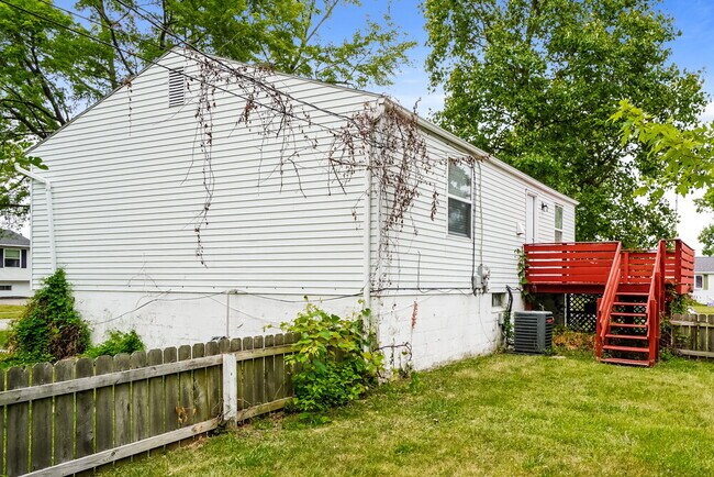 Building Photo - 2557 Brunswick Dr