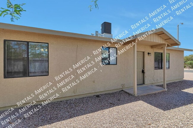 Building Photo - 1107 W Sonora St