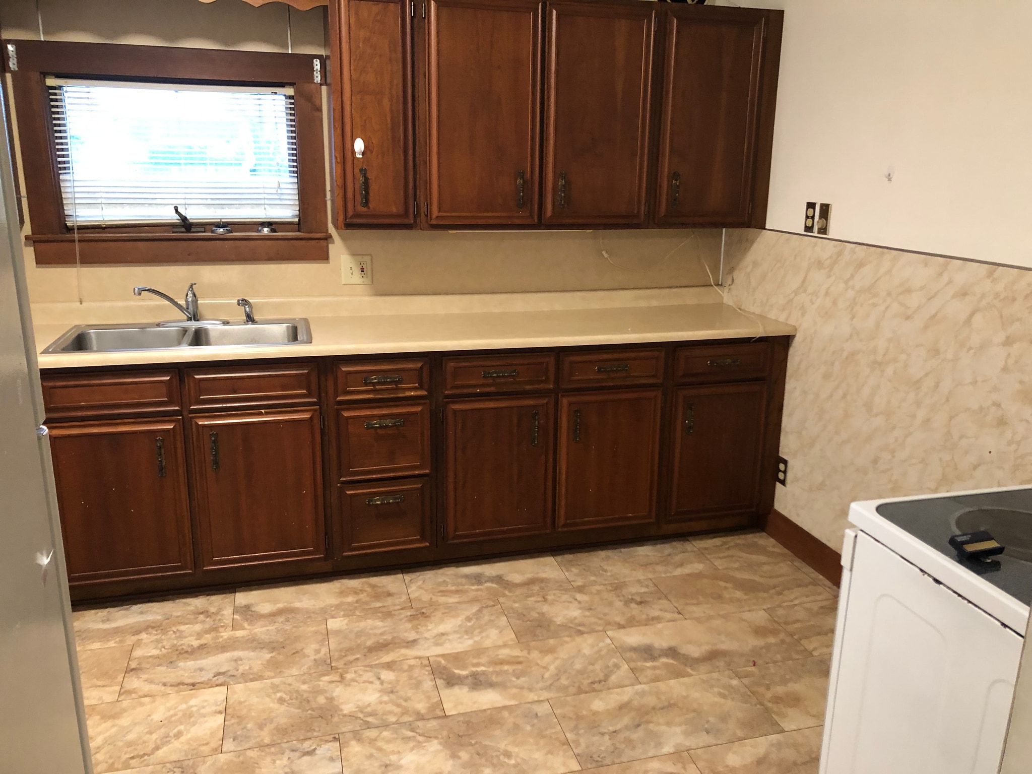 Kitchen - 537 N Derr Dr