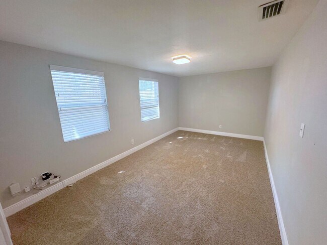 Building Photo - Spacious remodeled South Tampa 4BR/3BA hom...