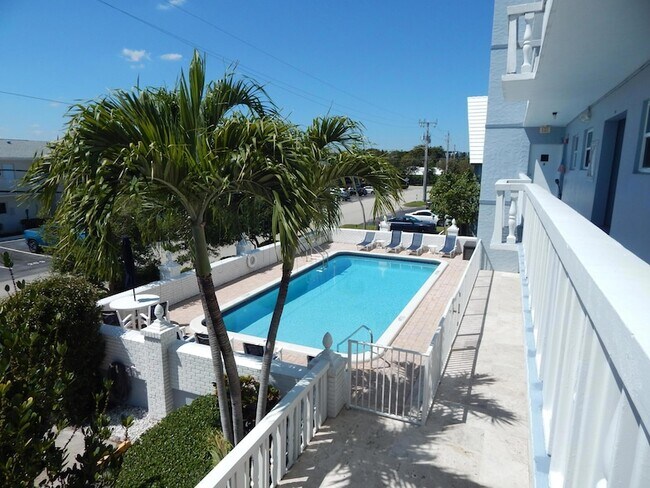 Building Photo - 2829 NE 33rd Ct