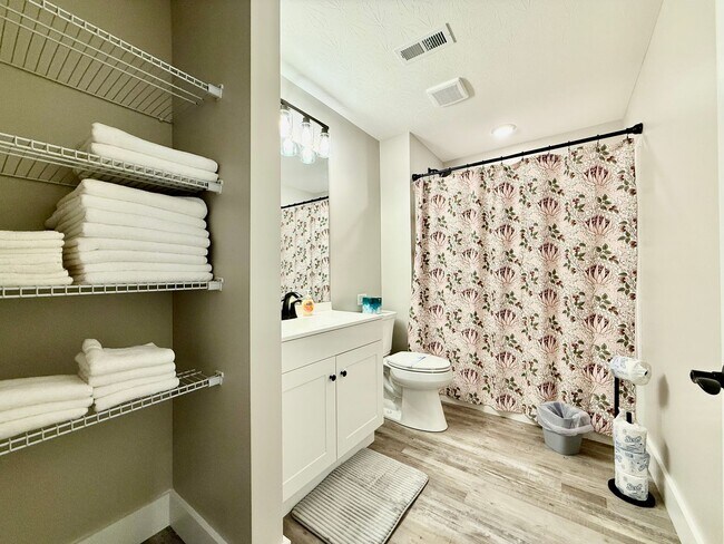 Building Photo - New Construction Home In West Chester, OH 5 BR