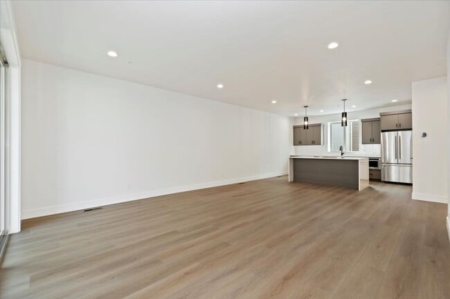 Building Photo - BRAND NEW 3 bed 3.5 bath townhouse