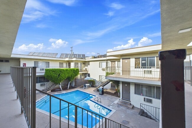 Building Photo - Oasis Apartments