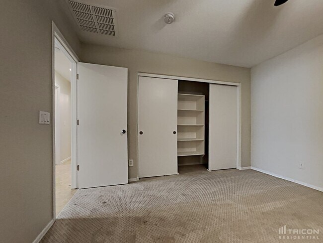 Building Photo - 2013 S 86th Dr