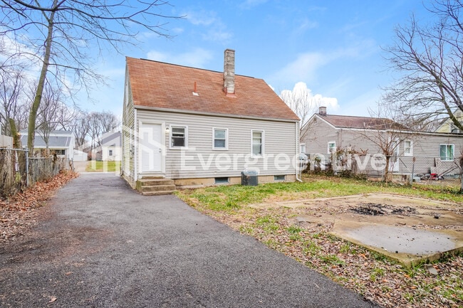 Building Photo - 2181 Middlehurst Dr