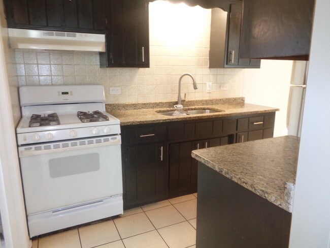 Building Photo - 6338 W 99th Pl