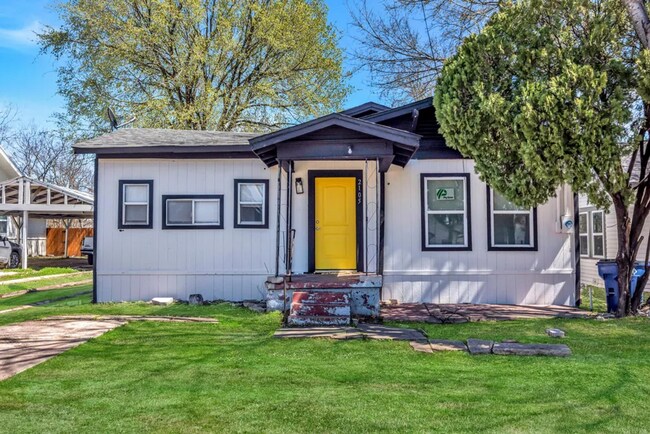 Building Photo - 2105 Walnut St