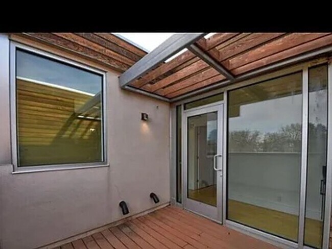 Building Photo - Contemporary Townhome Steps from Jefferson Park & LoHi!!