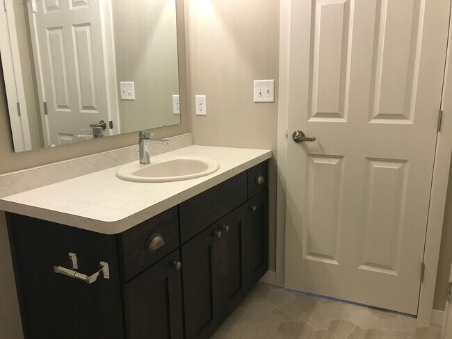 Building Photo - 4 bed 3 bath Single Family Home