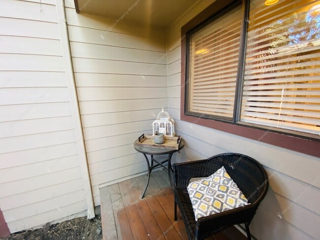 Building Photo - FULLY FURNISHED, 1 BR - 1.5 BA + LOFT CONDO IN NW BEND