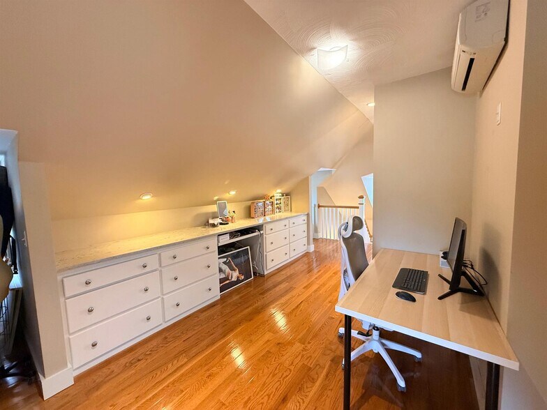 Building Photo - 119 Central St