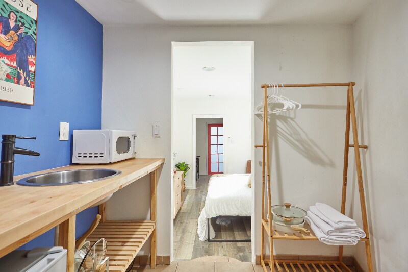 Building Photo - 1053 N Eastman Ave