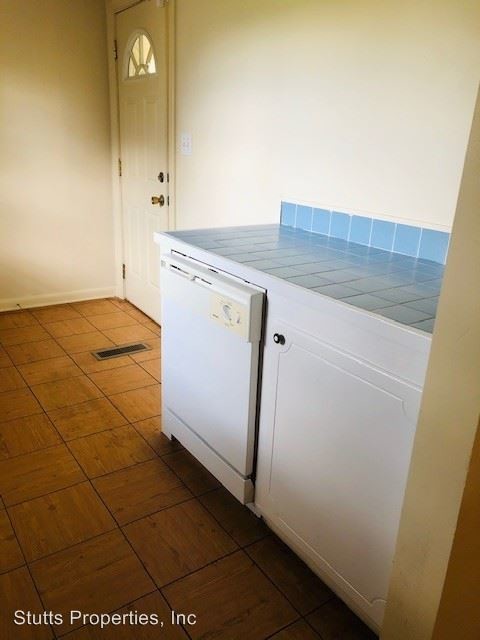 Building Photo - 3 br, 1.5 bath House - 2310 Cloyd Boulevard