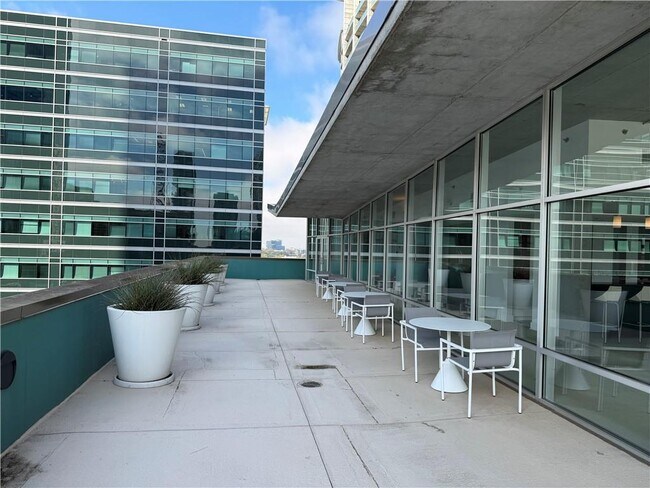 Building Photo - 845 Spring St NW