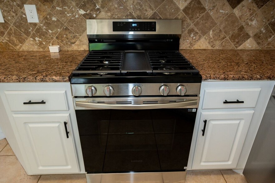 Building Photo - 26604 Marigold Ct