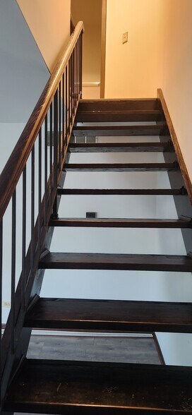 Building Photo - 322 Russet Way