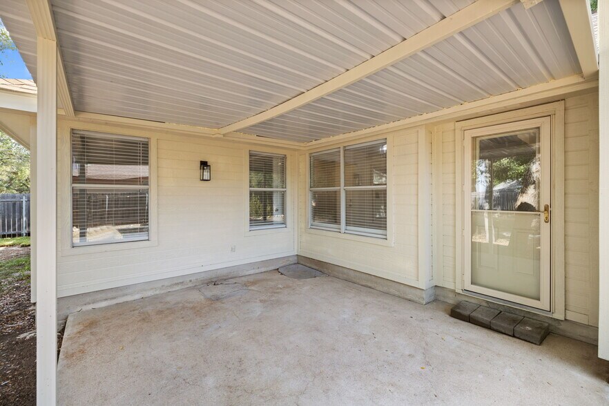 Building Photo - 917 Garden View Dr