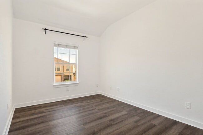 Building Photo - Modern 3BD Townhome Near DFW Airport & Major Highways