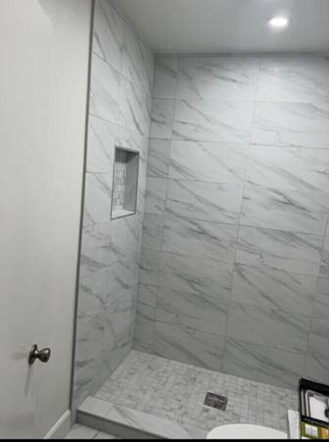 Building Photo - 2272