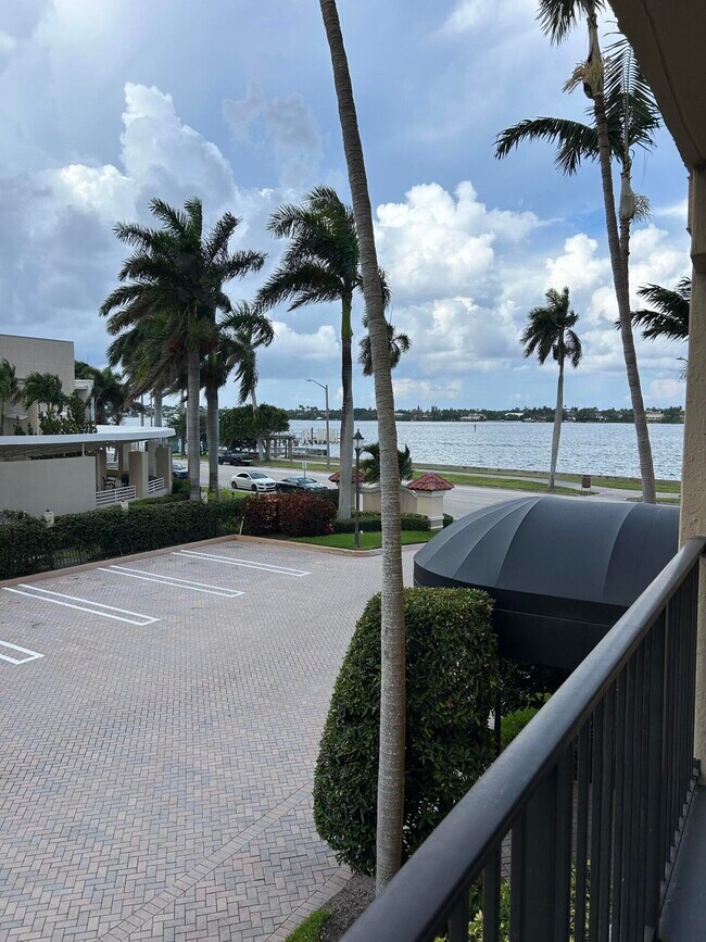 Building Photo - 1801 N Flagler Dr