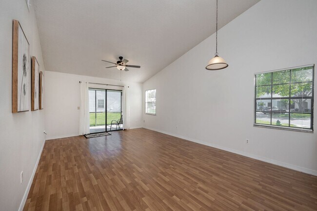 Building Photo - 102 Candlewick Ct
