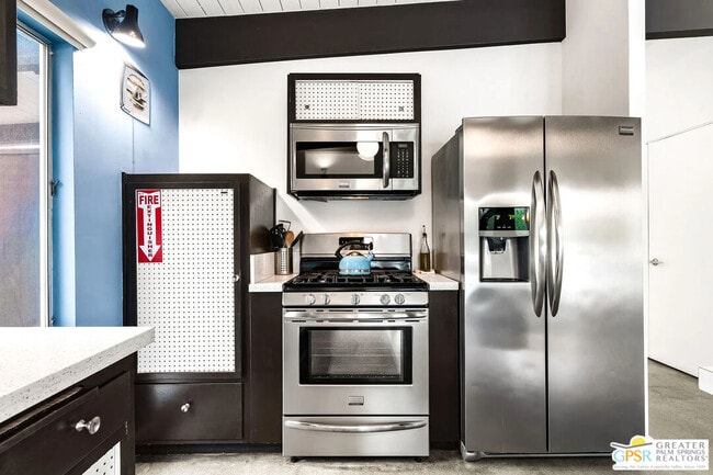 Building Photo - 400 E Glen Cir S