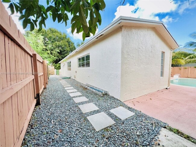Building Photo - 4971 SW 7th Ct