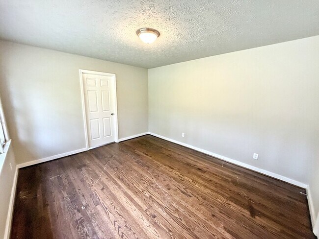 Building Photo - 1317 5 Mile Rd