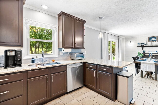 Building Photo - Spacious 4-Bedroom Haven with 3 Full Baths...
