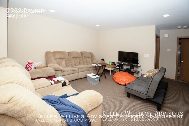Building Photo - 2222 Ravine-