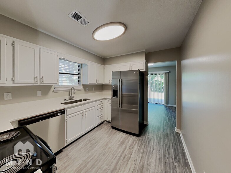 Building Photo - 7225 Little Fawn Pkwy