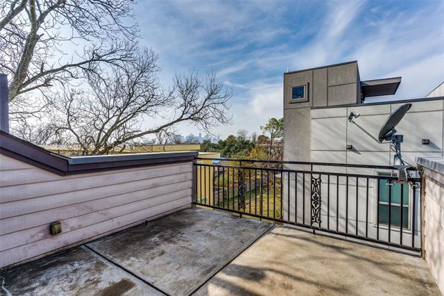 Building Photo - 5922 Ross Ave