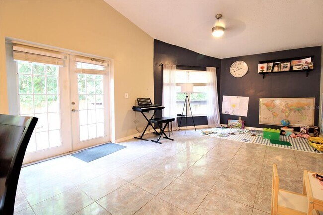Building Photo - 10005 Cypress Meadows Ln