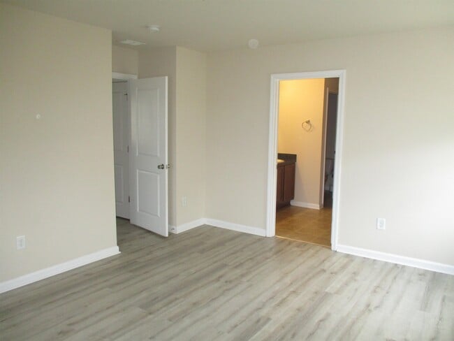 Building Photo - 812 Hayes Point Cir