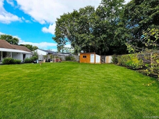 Building Photo - 26 Midday Dr