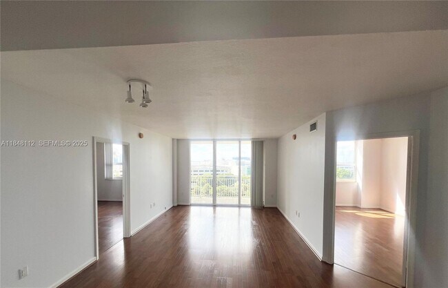 Building Photo - 19501 W Country Club Dr