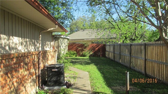 Building Photo - 13223 Kit Ln