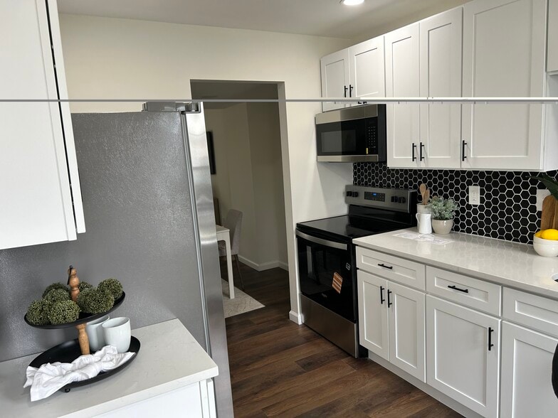 Building Photo - 196 Key Pky