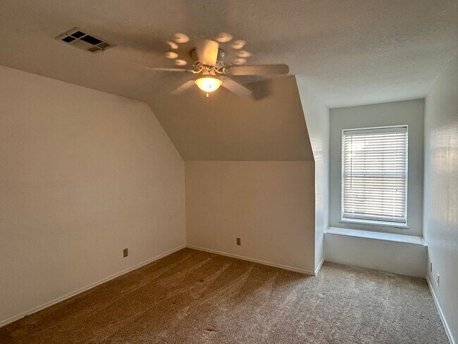 Building Photo - Stunning 4 bedroom, 3 bath home with a pool in beautiful Cedar Ridge!