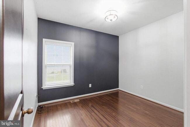 Building Photo - 7585 Holly Ridge Dr