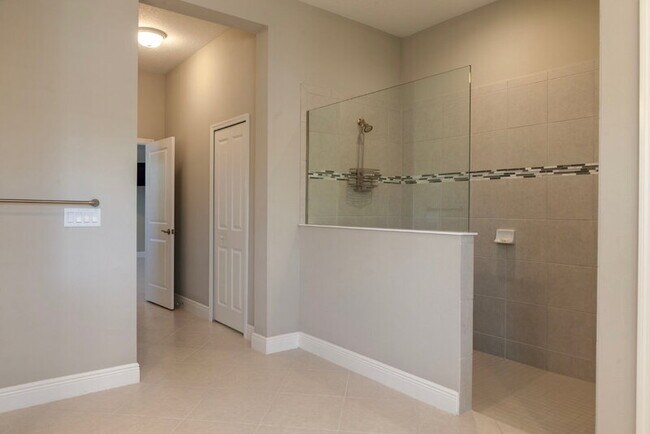 Building Photo - 13927 Old Creek Ct
