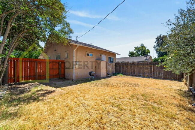 Building Photo - Charming 2-Bedroom Bungalow Retreat in Sacramento