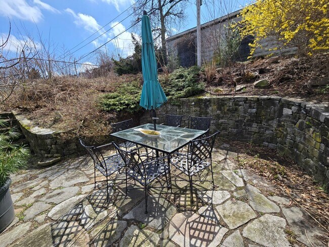Building Photo - Comfortable 3-Bedroom Living with Outdoor Retreat in Brighton