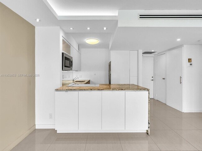 Building Photo - 100 Bayview Dr